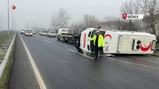Düzce’de Ambulans Devrildi 2 Yaralı