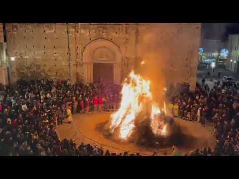 Atri, accensione sacro fuoco per la notte dei faugni