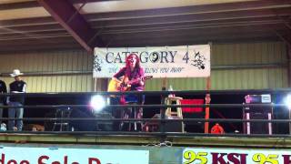 Ashton Shepherd performing &quot;Look It Up&quot; for 95KSJ