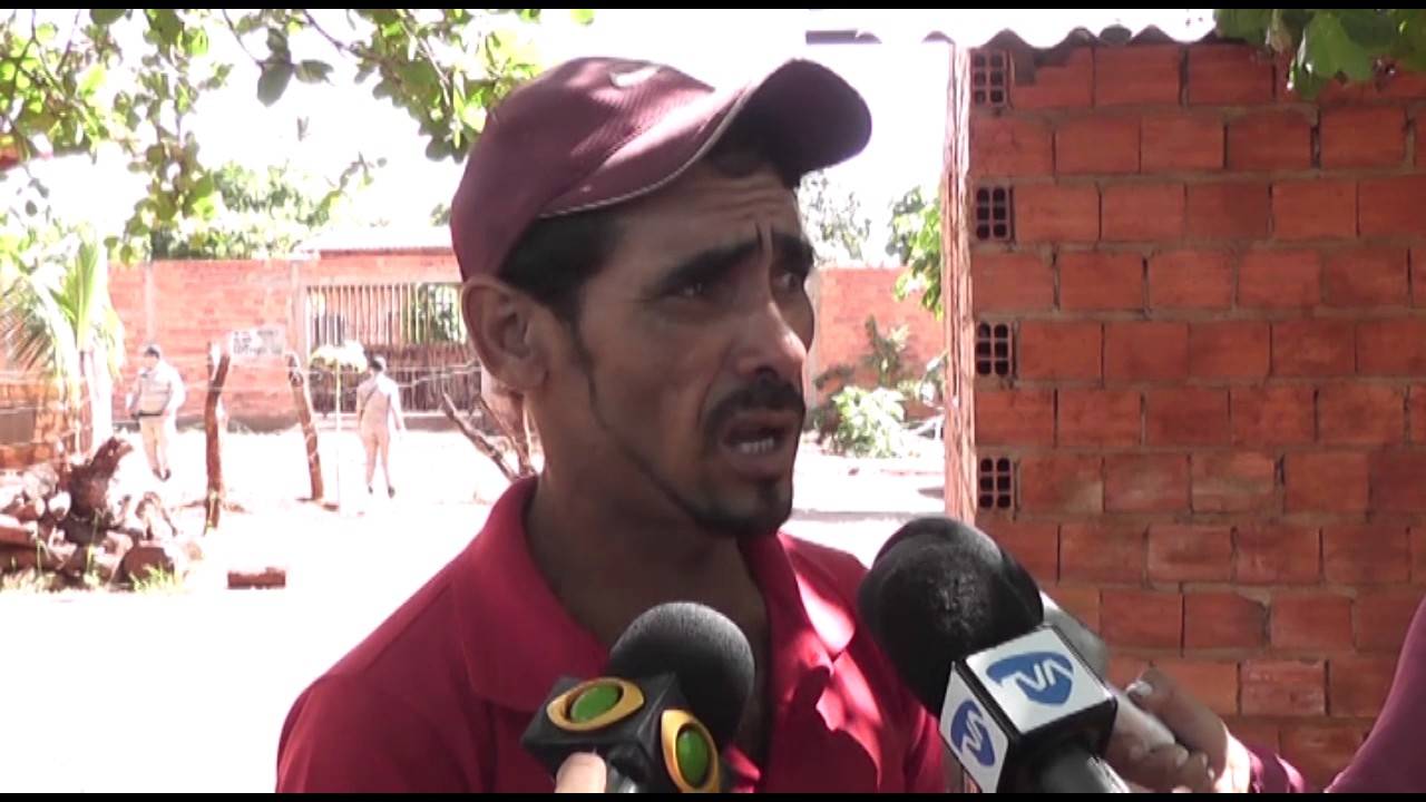POLICIAIS SE COMOVEM COM TRABALHADOR QUE FOI ROUBADO E DOAM NOVA ROÇADEIRA