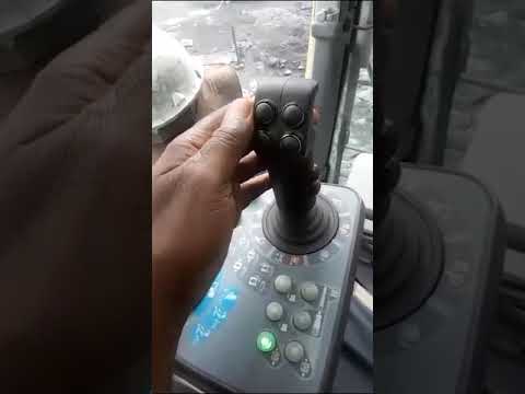 Leopard DI650 drill rig