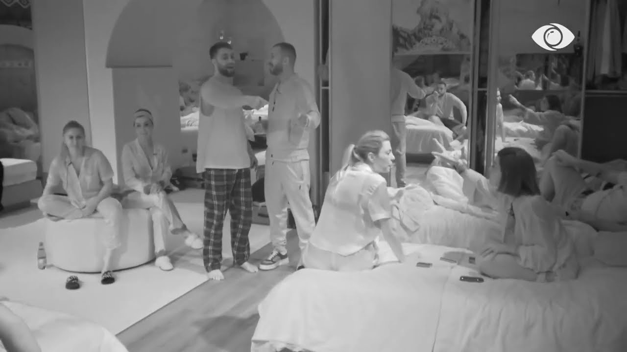 “Paske vuajtur për komplimentet e atij”/ Juli-Rikes: Më ke prekur