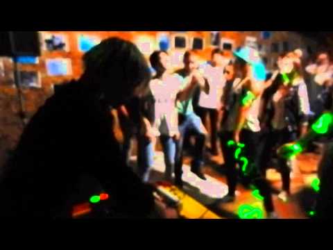 Tonika drop "Derrick + Tonika ft RAGGASAPIENS - Undercover Game.mp3"