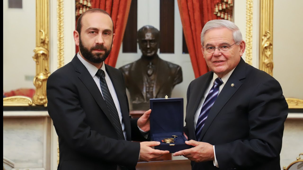 Ararat Mirzoyan və Bob Menendes Ermənistanla Artsaxın təhlükəsizlik vəziyyətinə toxunublar