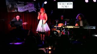 Aurora & the Chanson Trio - "Boum!"
