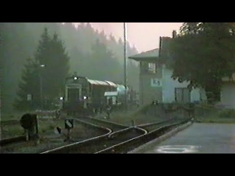 BR 365 rangiert 1990 im Bahnhof...