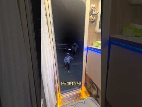 The ghost from the graveyard chased Chinki || 😱 Carriage house wooden artist #shortvideo