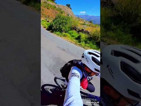Laguna de Parinacochas y Volcán Sarasara Ayacucho Perú 🇵🇪🗻🛣 #ayacucho #paisajeandino #cicloturismo
