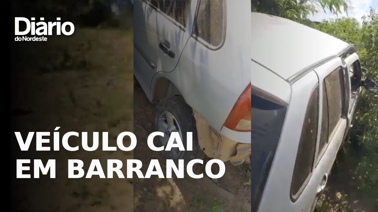 Imagem da notícia Carro sobra na pista, levanta voo e cai em barranco em Pereiro, no Ceará; veja vídeo