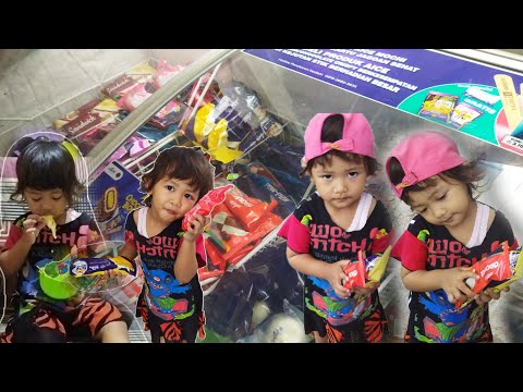 Azizah makan es krim rasa jagung | es krim AICE