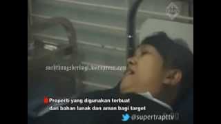 preview picture of video 'Lucu ,Wanita Terjepit di Tempat Tidur'