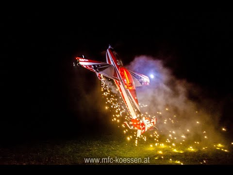 Nachtflugshow Mfc Kössen mit Pyrotechnik//Extreme flight Extra 300// crazy night flight//