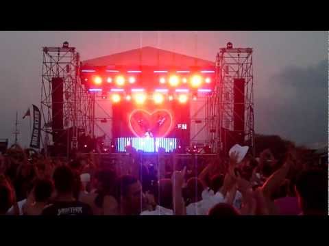 Armin van Buuren @ Cacao Beach 2010 ( John O'Callaghan vs Neptune Project - Rhea )