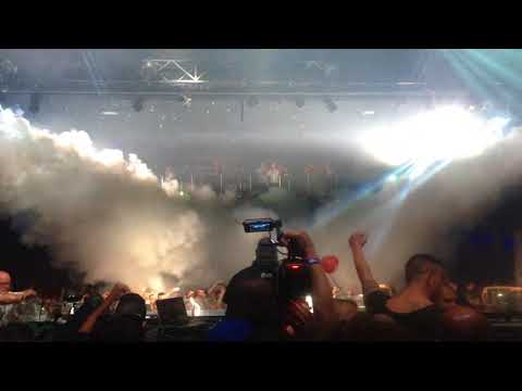 Carl Cox plays 'Fabio Neural - Kora' @ The Revolution Closing Party