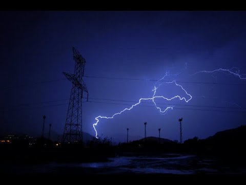 THUNDER | SCARY LIGHTNING CAPTURED IN SLOW MOTION #cyclone #thunder