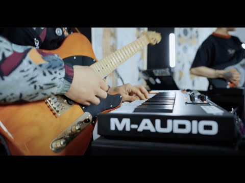 MYKKET MORTON - 'Show Me'  live at 'Auf eine Kiste Bier mit'-Sessions