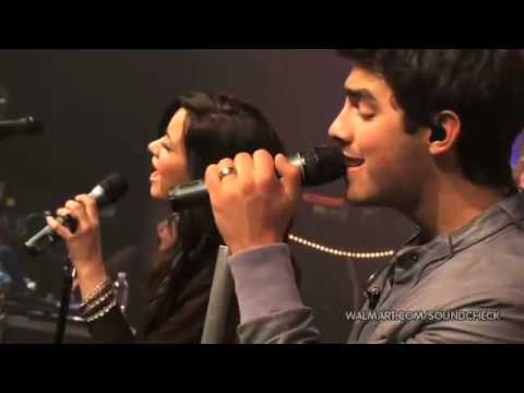 Demi Lovato + Joe Jonas - Wouldn't Change A Thing -  Walmart Soundcheck 2010