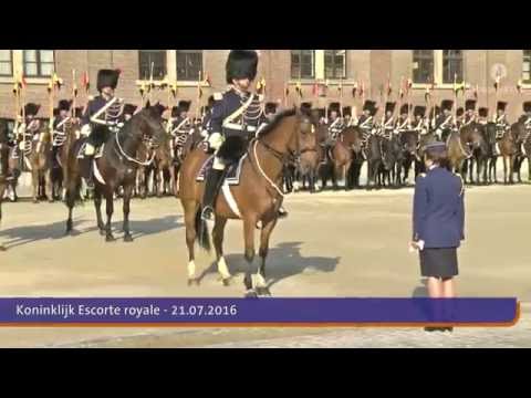 No Comment : Het Koninklijk Escorte - L’Escorte royale