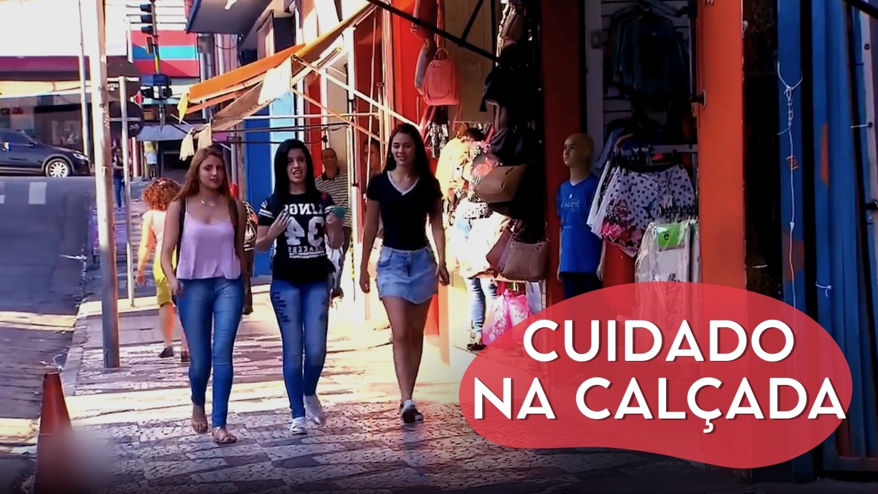 DESSE JEITO, VÃO TER QUE COLOCAR SEMÁFORO NA CALÇADA | CÂMERAS ESCONDIDAS