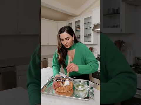 Cheesy Pull Apart Garlic Bread II Kalejunkie