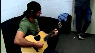 Acoustic: Thomas Rhett plays &#39;Beer with Jesus&#39;