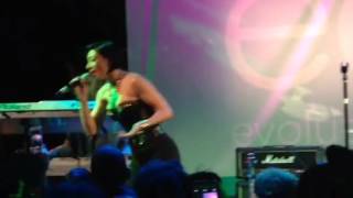 Bridget Kelly performs &#39; Street Dreamin &#39; live at  EOS Roc Nation Concert NYC