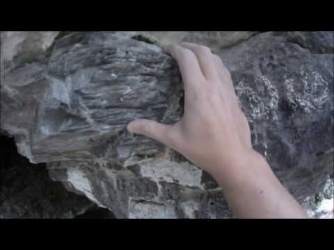 Firsting (~8a) boulder - grotte del Bandito