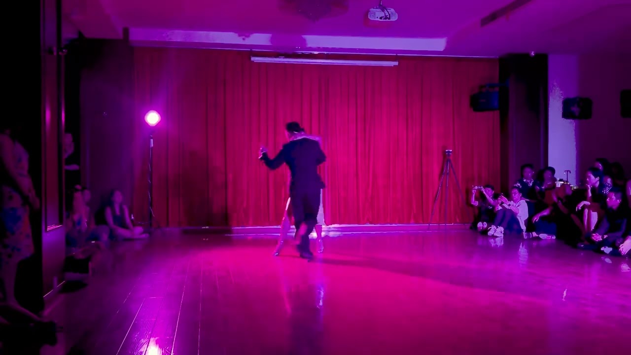 Video thumbnail for Jonathan Saavedra y Clarisa Aragon - Idilio Trunco at Shanghai