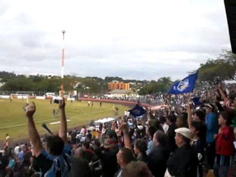 Torcida do Foz comemorando gol no jogo FOZ X OPERÁRIO