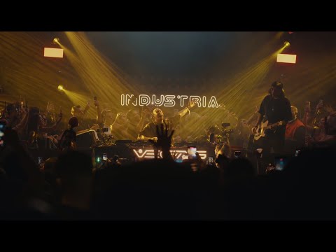 Paranormal Attack - Walking in the Sun (Vegas RMX) (LIVE @ SÃO PAULO | Vegas 15 Anos)