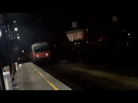 ÖBB 5047 081 4 am Weg nach Pöchlarn verlässt um 18:08 den Bahnhof Wieselburg am 24.01.2022