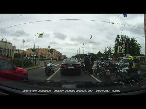 Группа байкеров напала на водителя автомобиля Mazda