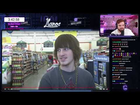 Ibai Llanos reaccionando con sorpresa a un video de Tacaños Extremos