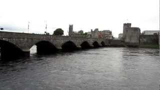 Shannon River And King John's Castle, Limerick, Munster, Ireland, Europe