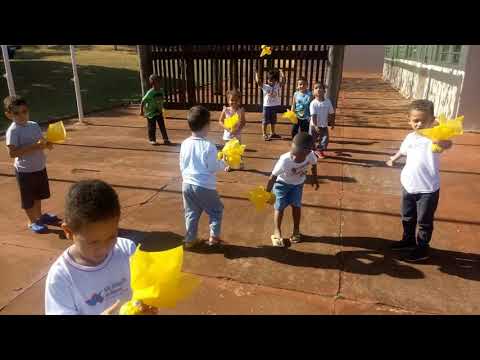 Brincando com peteca artesanal