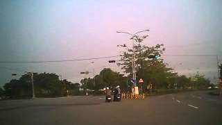 Re: [新聞] 畫面曝光！北市計程車違規左轉 22歲女騎