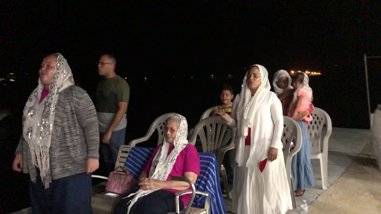 Rosa Pérez - En culebras 2019 dando culto al SEÑOR JESUCRISTO... frente al mar !!! Aleluya !!!