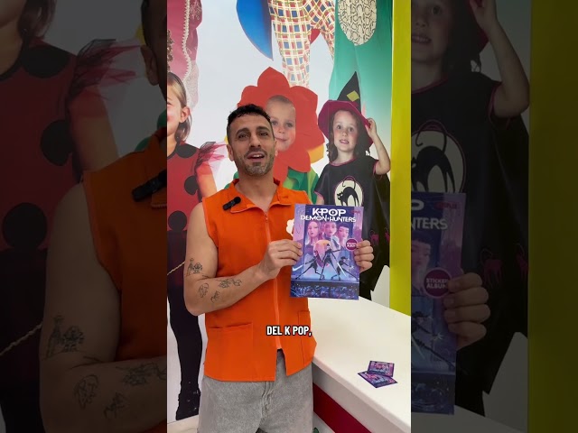 Vídeo relacionado con Álbum KPOP DEMON HUNTERS con 2 Fundas + Póster de Regalo, Pack Inicial, Pegatinas Oficiales de Netflix