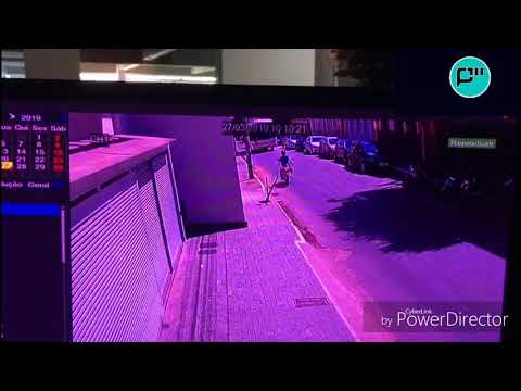 Momento exato da colisão entre caminhão e ônibus em Muriaé na manhã desta quarta-feira (27)