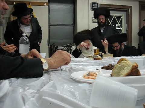 כ"ק אדמו"ר מסקולען זצ"ל אצל סעודת מלוה מלכה מוצאי שבת קודש רבע לחמש מזמר אתה השם לא תכלא רחמיך ממני