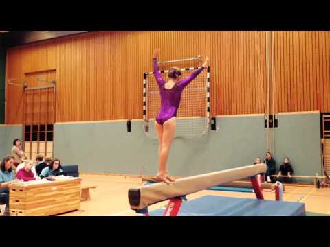 Jules AK8-Balkenübung beim Minipokal.