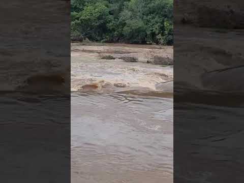 , Rochedo MS Cachoeira do Diamante . dia 08/02 na enchente.