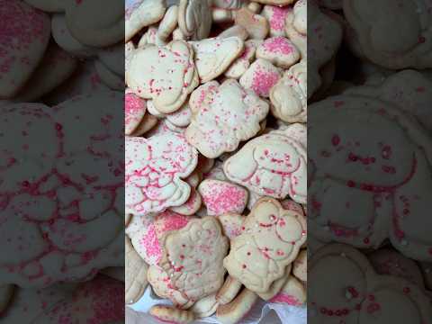 Hello kitty Valentine’s Day Sugar Cookies. #valentinesday #sugarcookies #cookies #hellokitty