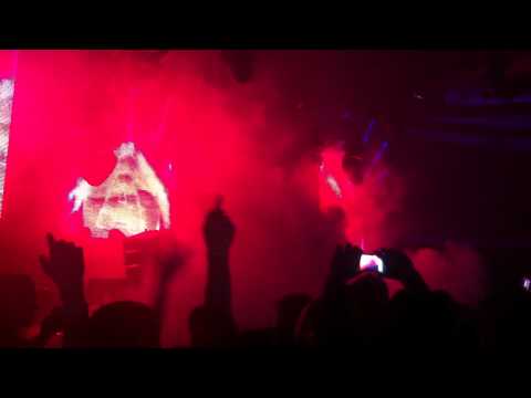 AXWELL - hollywood palladium intro . Heart is king vs. REM vs Punk