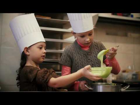 Промо-ролик к показу коллекции "Souffle" Ирины Сазанович (Iryna Sazanovich)