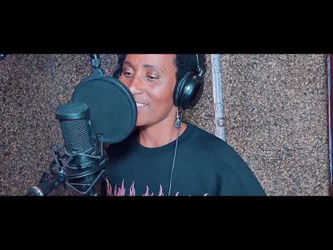 Cecilia Vicente - Leba Vida Na Manso [Official Vídeo]