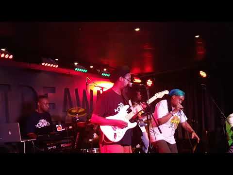 Mad Professor ft Sister Aisha Live Mix-Wait a Minute