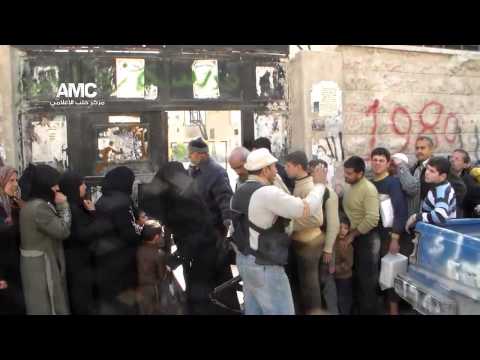 توزيع المعونات الإغاثية في الميسر في مدينة حلب من قبل كتائب شهداء 1980