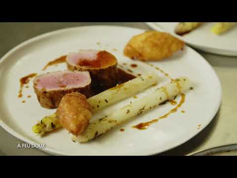 Asperges blanches au foin, filet mignon & pommes dauphines