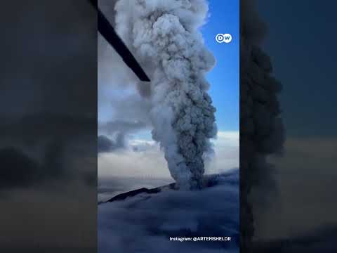 Volcano in Russia's Kamchatka region erupts for first time in 600 years | DW News